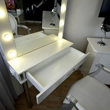 Stanowisko do makijażu Soled HOLLYWOOD MAKE UP STAND  Konsole fryzjerskie Soled 8914