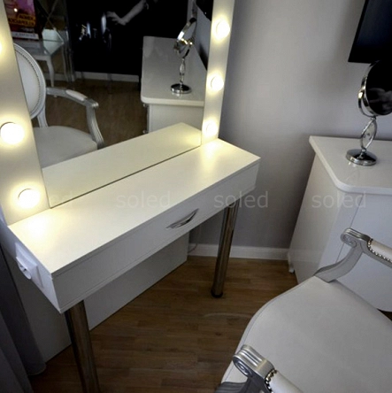 Stanowisko do makijażu Soled HOLLYWOOD MAKE UP STAND  Konsole fryzjerskie Soled 8914