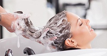Dobre szampony do włosów – kosmetyczne hity roku 2020