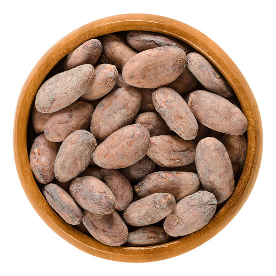 Nasiona kakaowaca w glinianym naczyniu